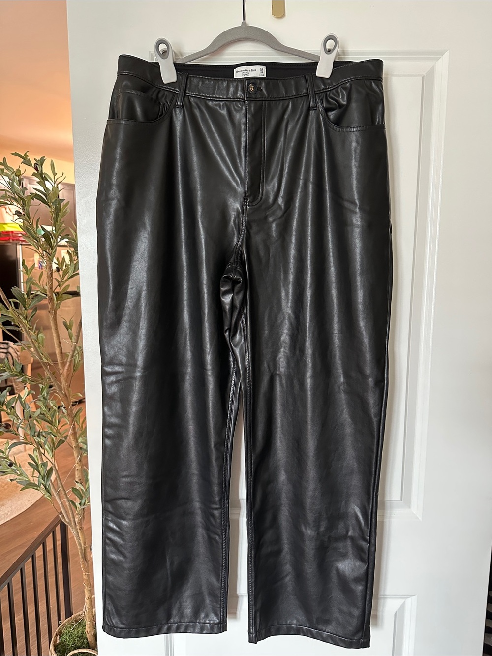 Abercrombie & Fitch The Loose High-Rise Vegan Leather Pants